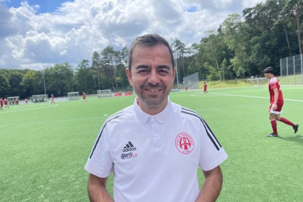 Altenwerder, ligde ve kupada iddialı
