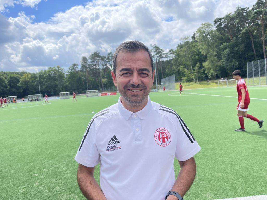 Altenwerder, ligde ve kupada iddialı
