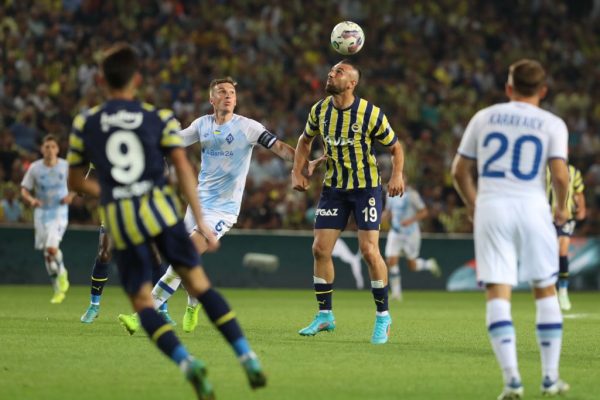10 kişilik Fenerbahçe, tur biletini uzatmalarda Dinamo Kiev’e kaptırdı