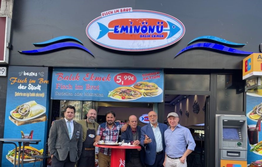 Balık Ekmek ”Hamburg Eminönü” nde yenir