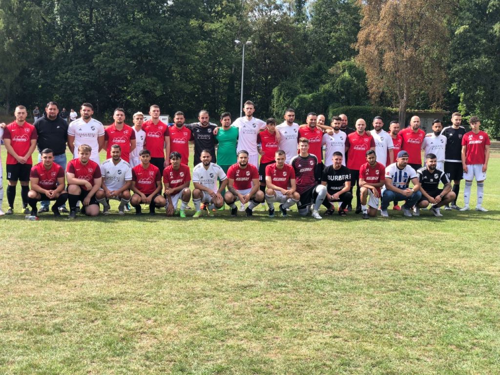 Kartların havada uçuştuğu derbi Lauenburg’un