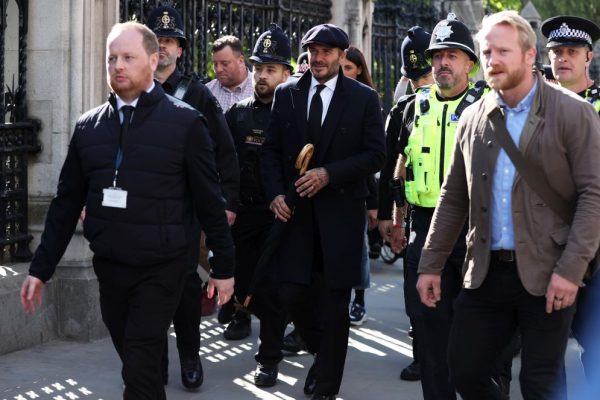 David Beckham, Kraliçe’nin naaşını görmek isteyenler arasında yer aldı