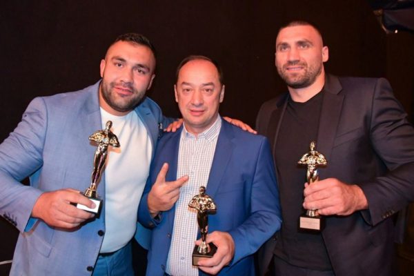 Almanya’da en iyi antrenörü seçilen Bülent Başer, başarısının sırrını açıkladı…