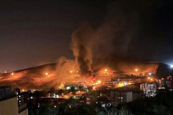 İran’da bir hapishanede yangın çıktı