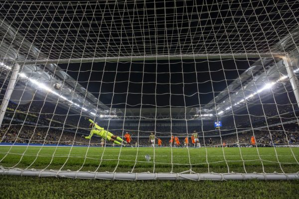 Fenerbahçe, son dakikalarda güldü