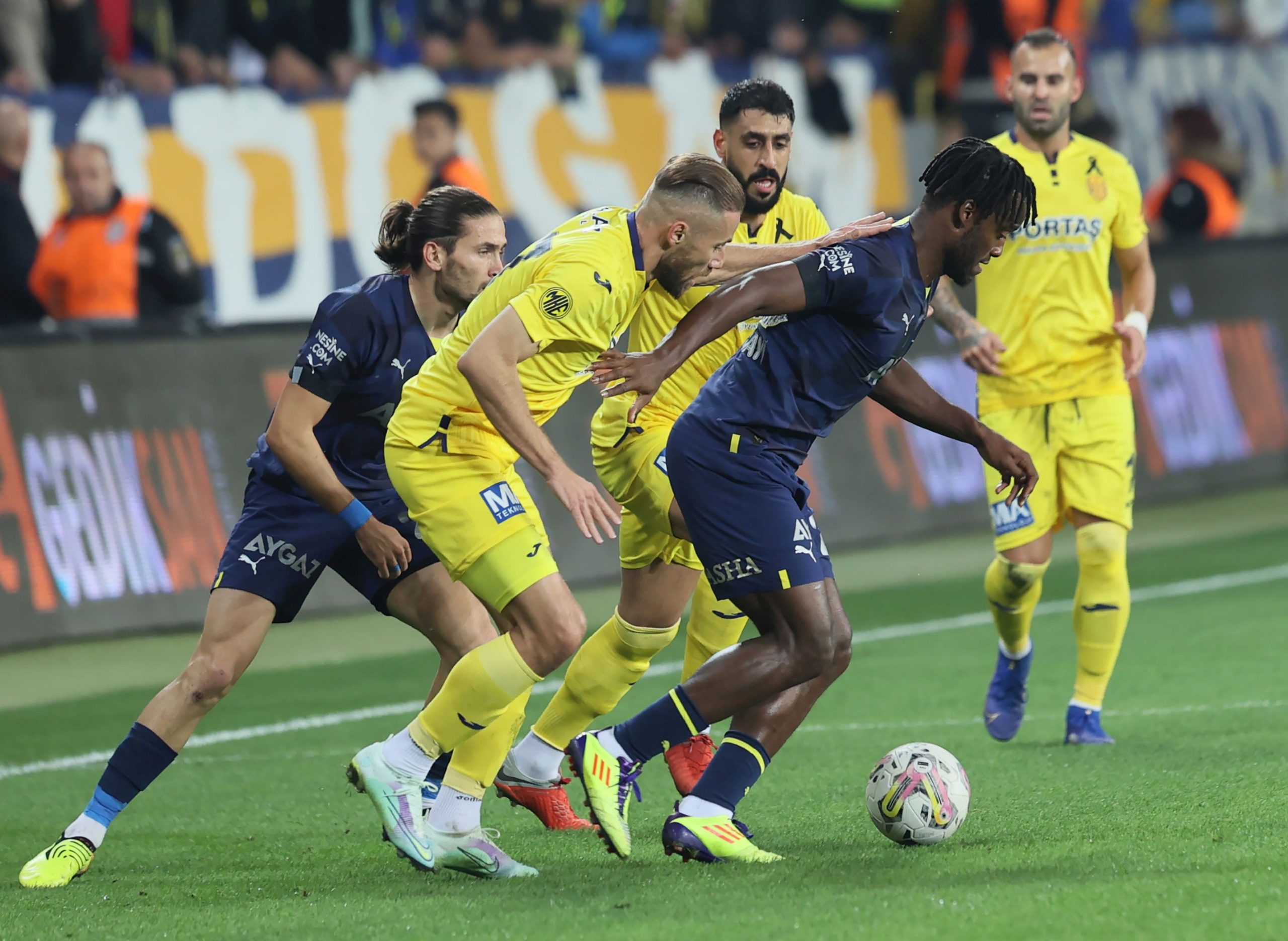 Fenerbahçe başkentten 3 puanla döndü, yenilmezlik serisini sürdürdü