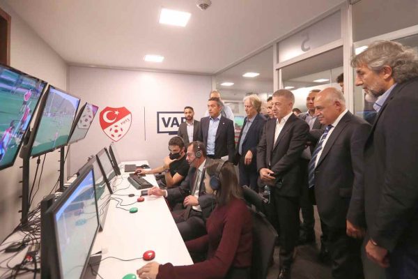 TFF, Süper Lig ve 1. Lig kulüpleri için VAR bilgilendirme toplantısı düzenledi