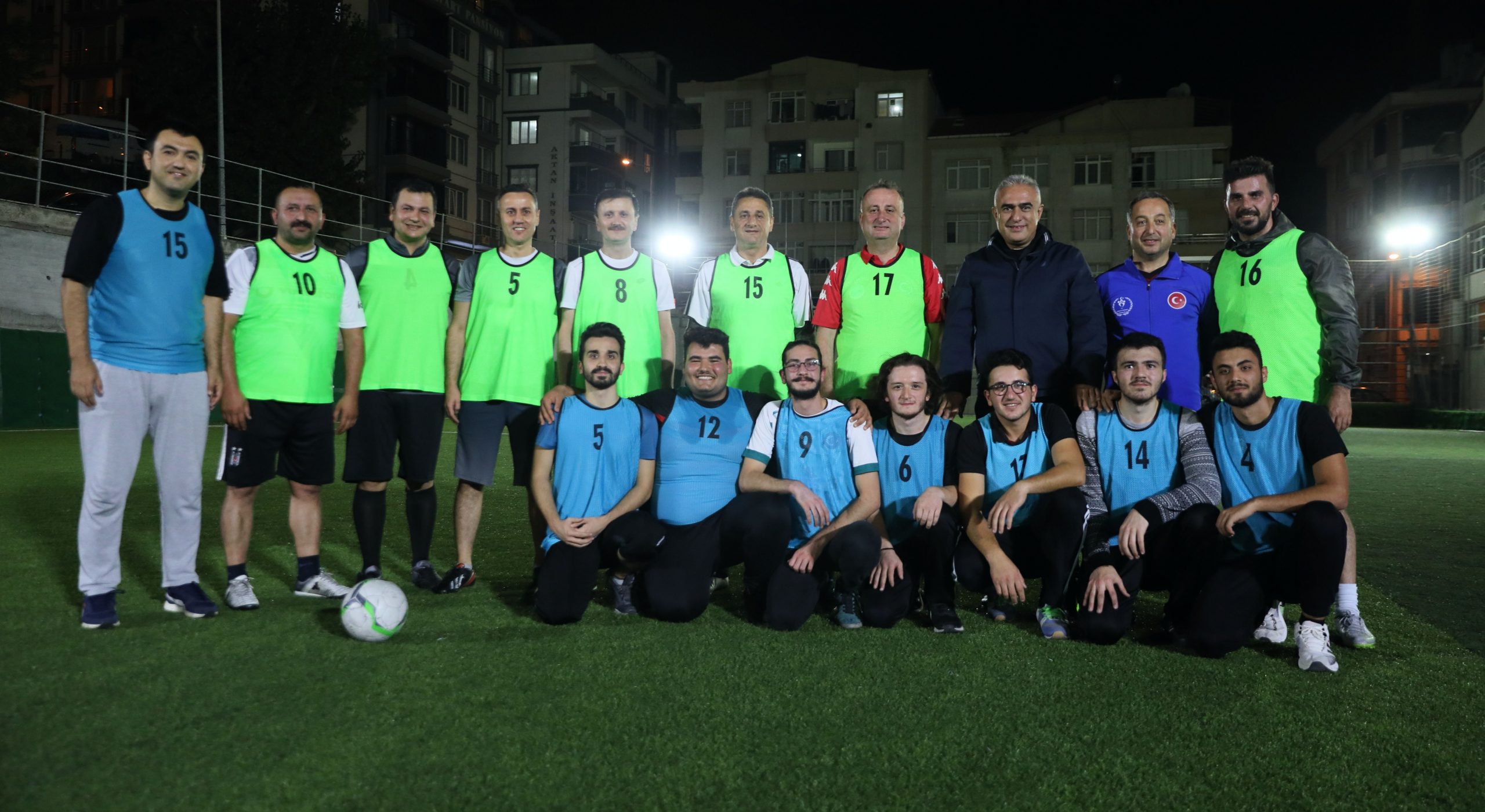 Sinop Valisi gençlerin halı saha maçı teklifini kırmadı