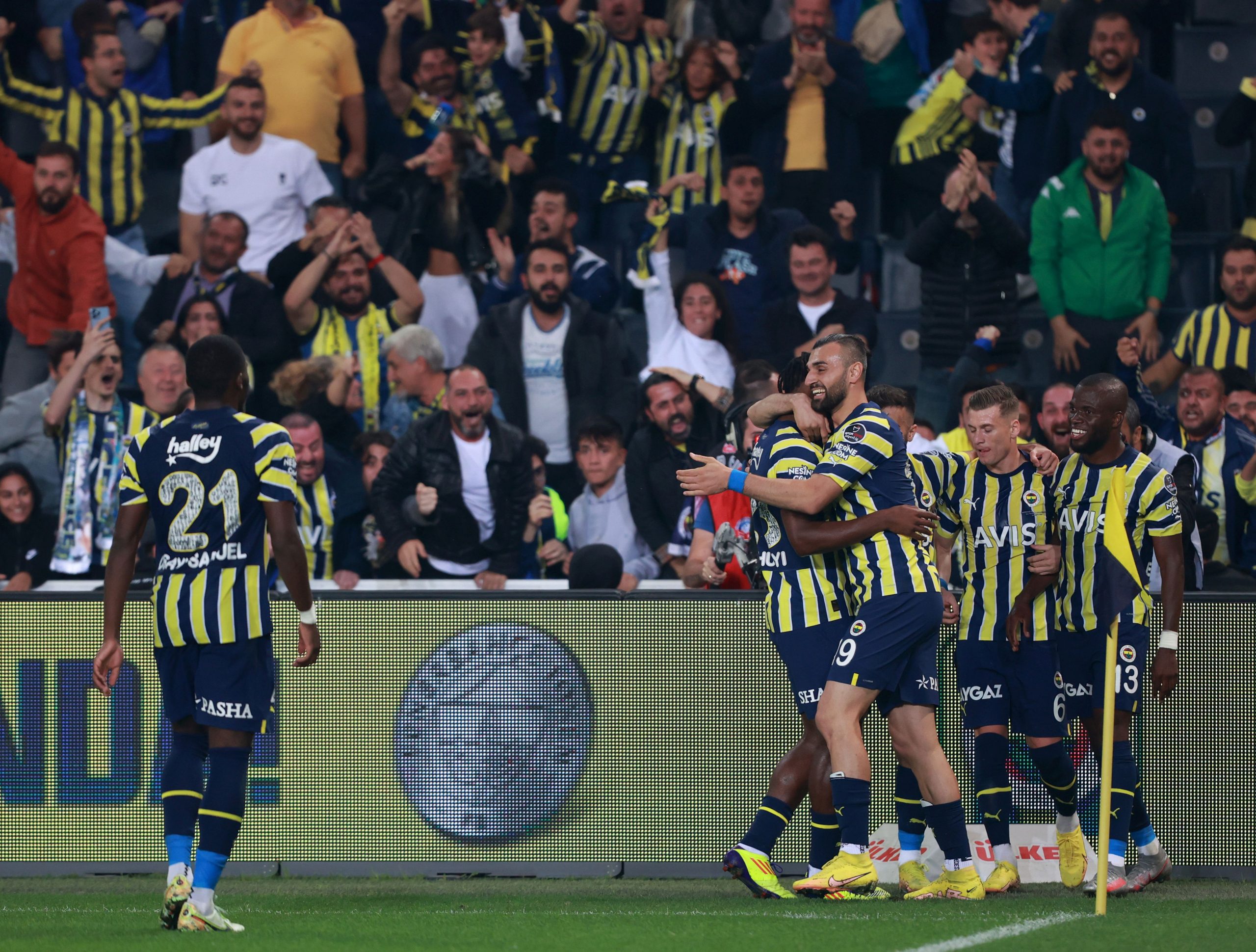 Geriden gelen Fenerbahçe, uzatmalarda kazanmayı bildi