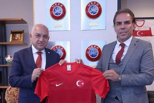 ATFF Kurucu Genel Başkanı Bakırdöven’e forma jesti