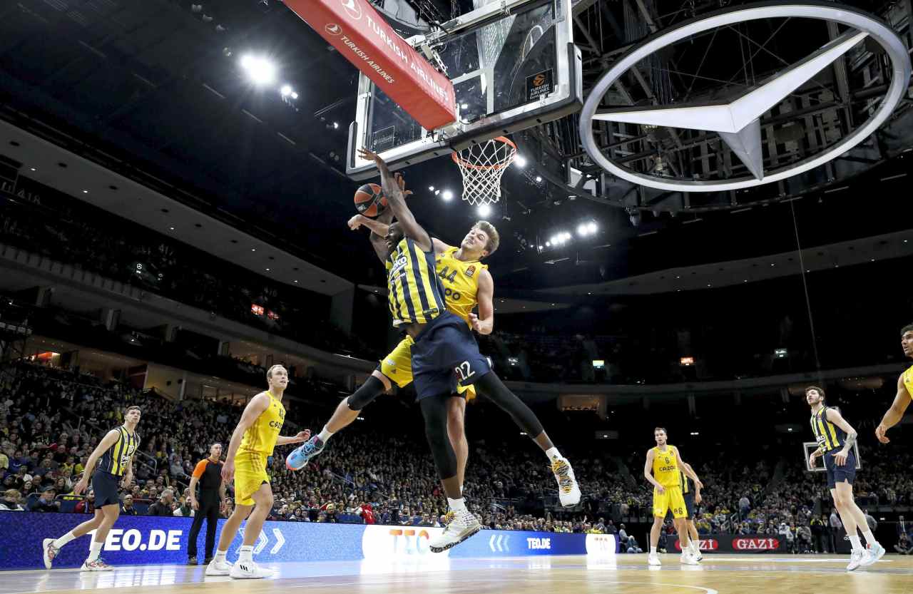 Fenerbahçe deplasmanda fark yaptı!