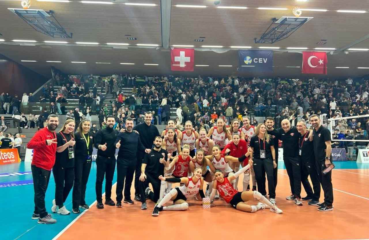 <strong>Voleybol: Kadınlar CEV – Viteos: 0 – Türk Hava Yolları: 3</strong>