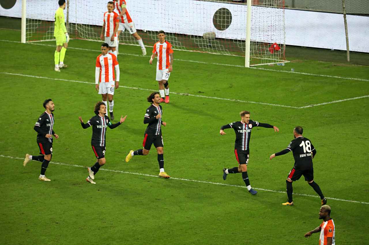 <strong>Yılport Samsunspor: 2 – Adanaspor: 1</strong>