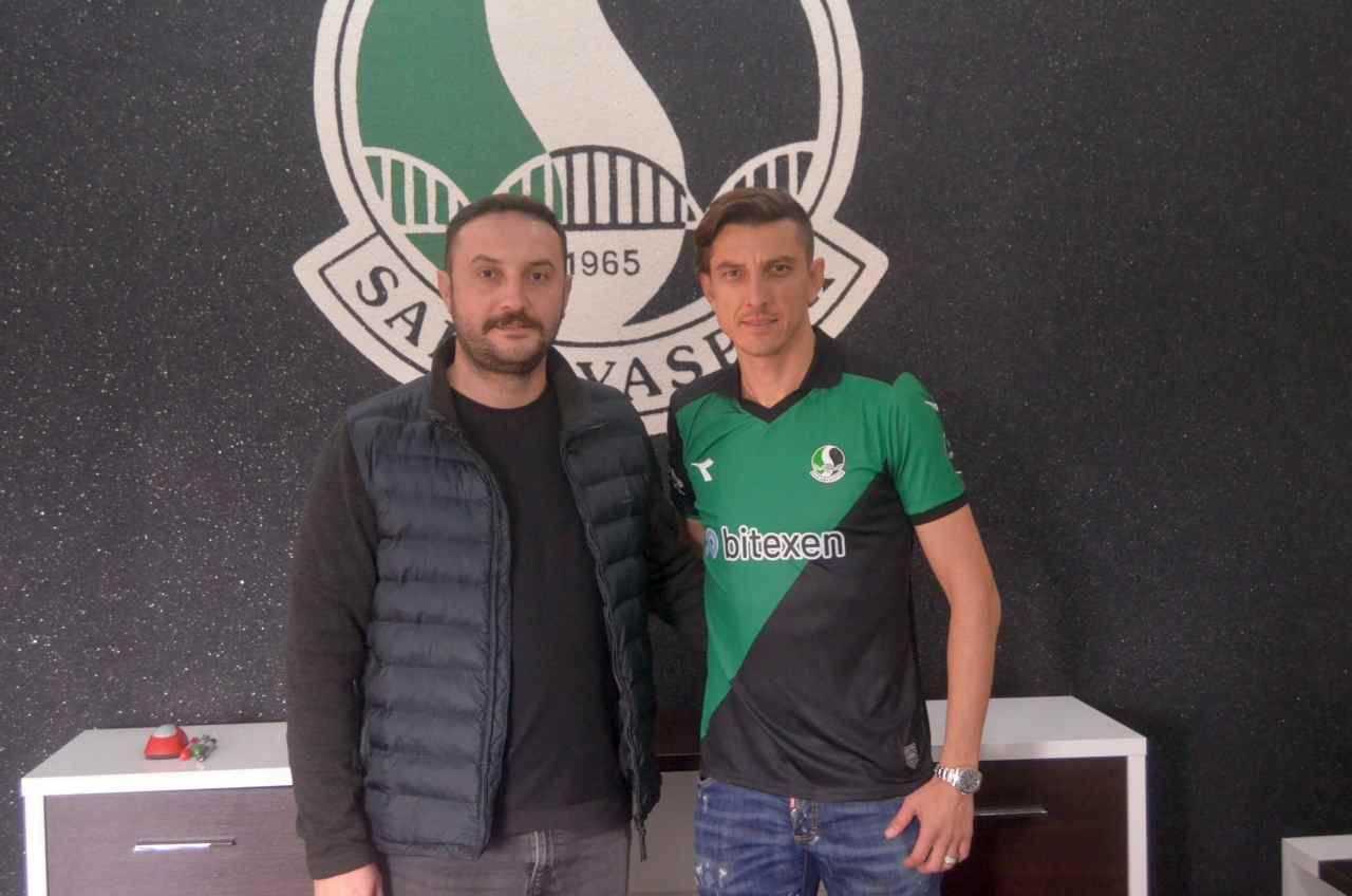 <strong>Sakaryaspor, forvet oyuncusu Mehmet Akyüz ile anlaştı</strong>