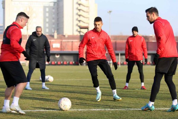 <strong>Gençlerbirliği, Altınordu maçı hazırlıklarına başladı</strong>