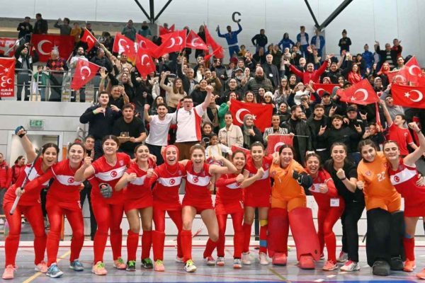 <strong>Türk hokeyinde Ümit Milli Kadın Takımı’nın Avrupa üçüncülüğü gururu</strong>