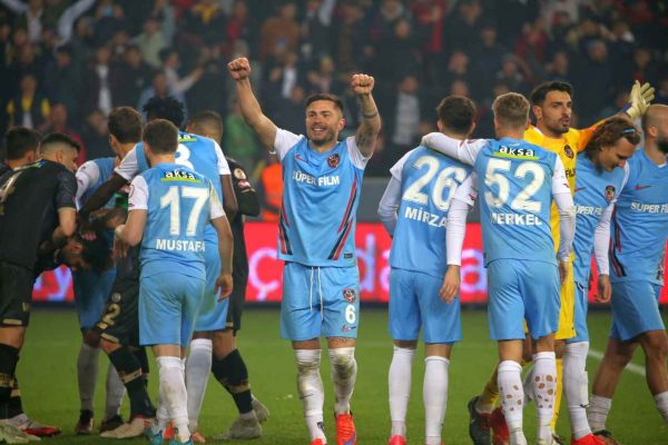 <strong> Penaltılarda rakibine 7-6 üstünlük sağlayan Gaziantep FK çeyrek finale çıktı</strong>
