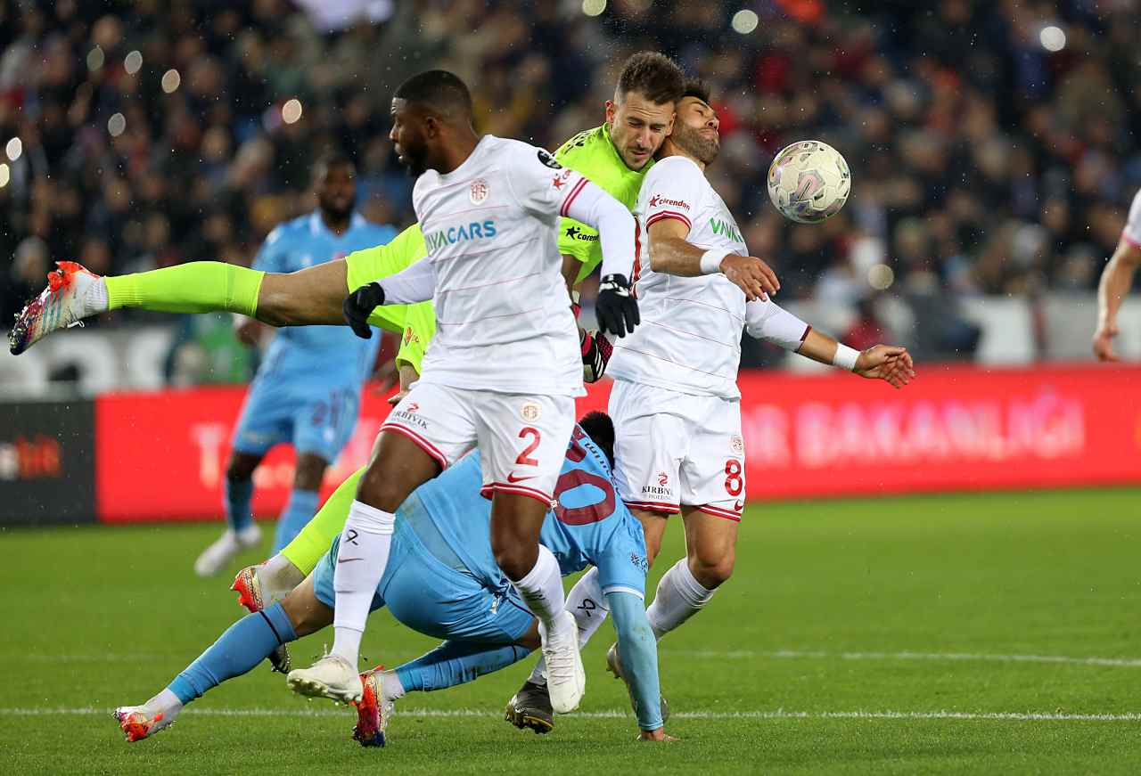 <strong>Trabzonspor, sahasındaki başarısını sürdürdü</strong>