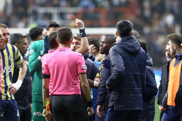 Tek kelimeyle yazık: Adana’da hakem rezaleti