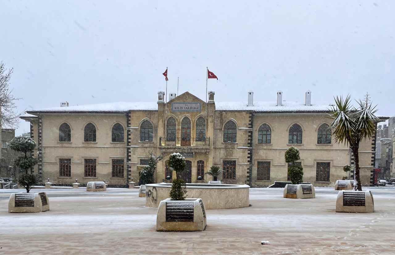 <strong>KİLİS – Kar yağışı etkisini sürdürüyor</strong>