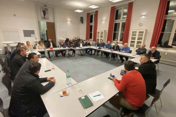 Hamburg’daki birçok dernek Türkiye’deki depremden dolayı Acil Toplantı yaptı.