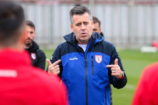 <strong>Samsunspor Teknik Direktörü Eroğlu, futbolculara depremzedelere destek çağrısında bulundu</strong>