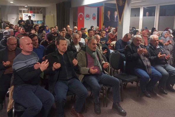 Eller, Depremde ölenler için açıldı