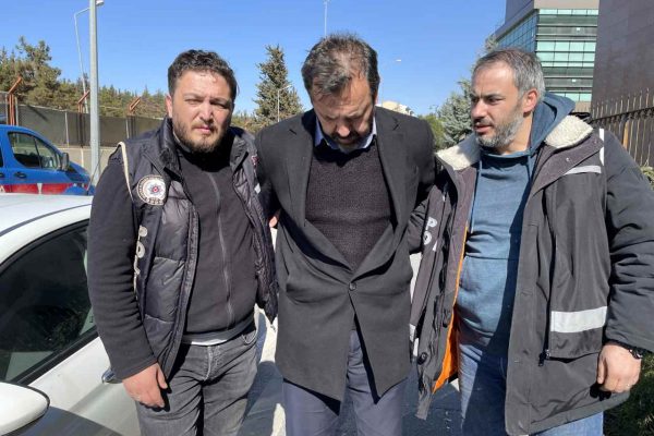 <strong>GÜNCELLEME – </strong>Gaziantep<strong>‘te depremde yıkılan sitenin müteahhidi tutuklandı</strong>