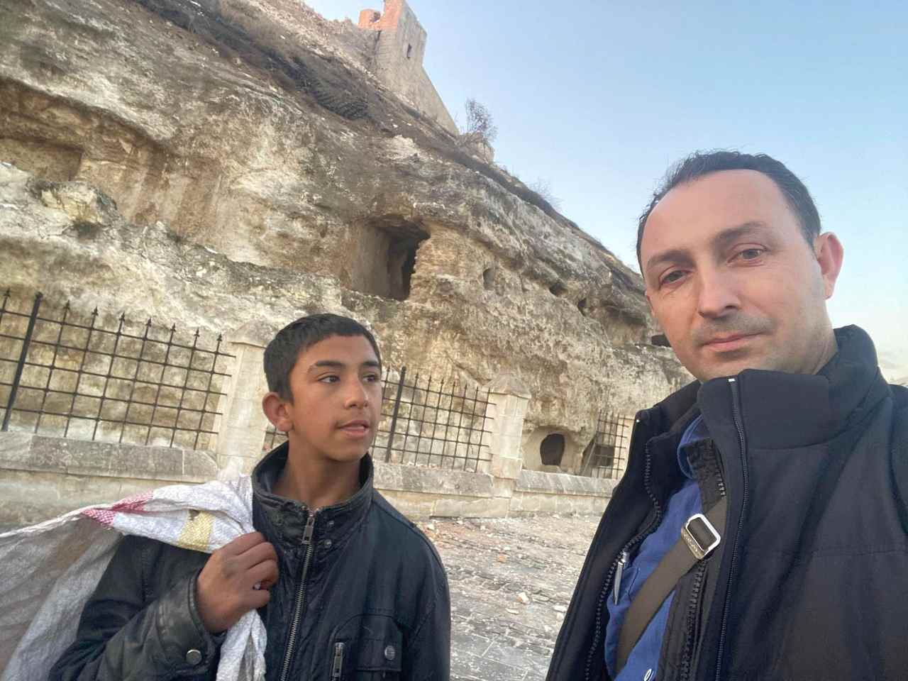 Gaziantep’te yaşıyor, 13 yaşında dünyayı sırtında  taşıyor
