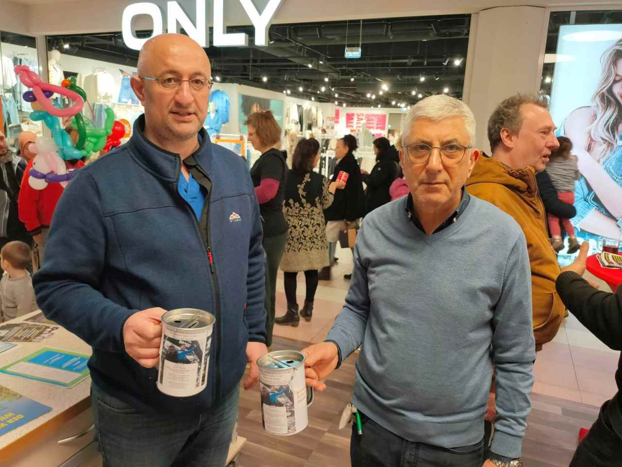 “Billstedt Center’da depremzedeler için Ücretsiz Stand Dayanışması”