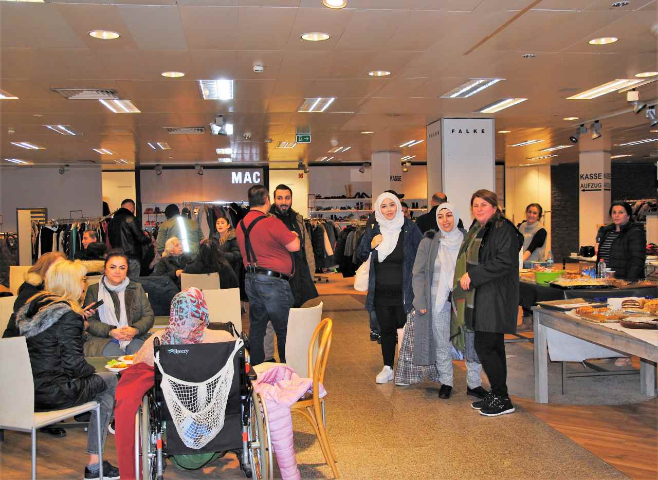 Pinneberg’li Türkler akın akın depremzedeler için Flohmark’ta koştular!