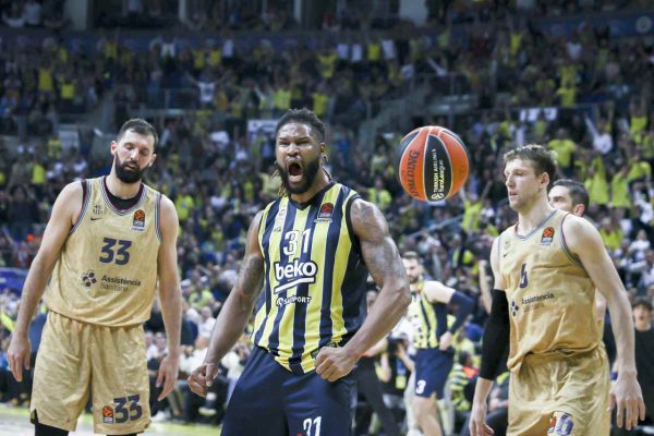 Fenerbahçe, Barcelona’yı devirdi