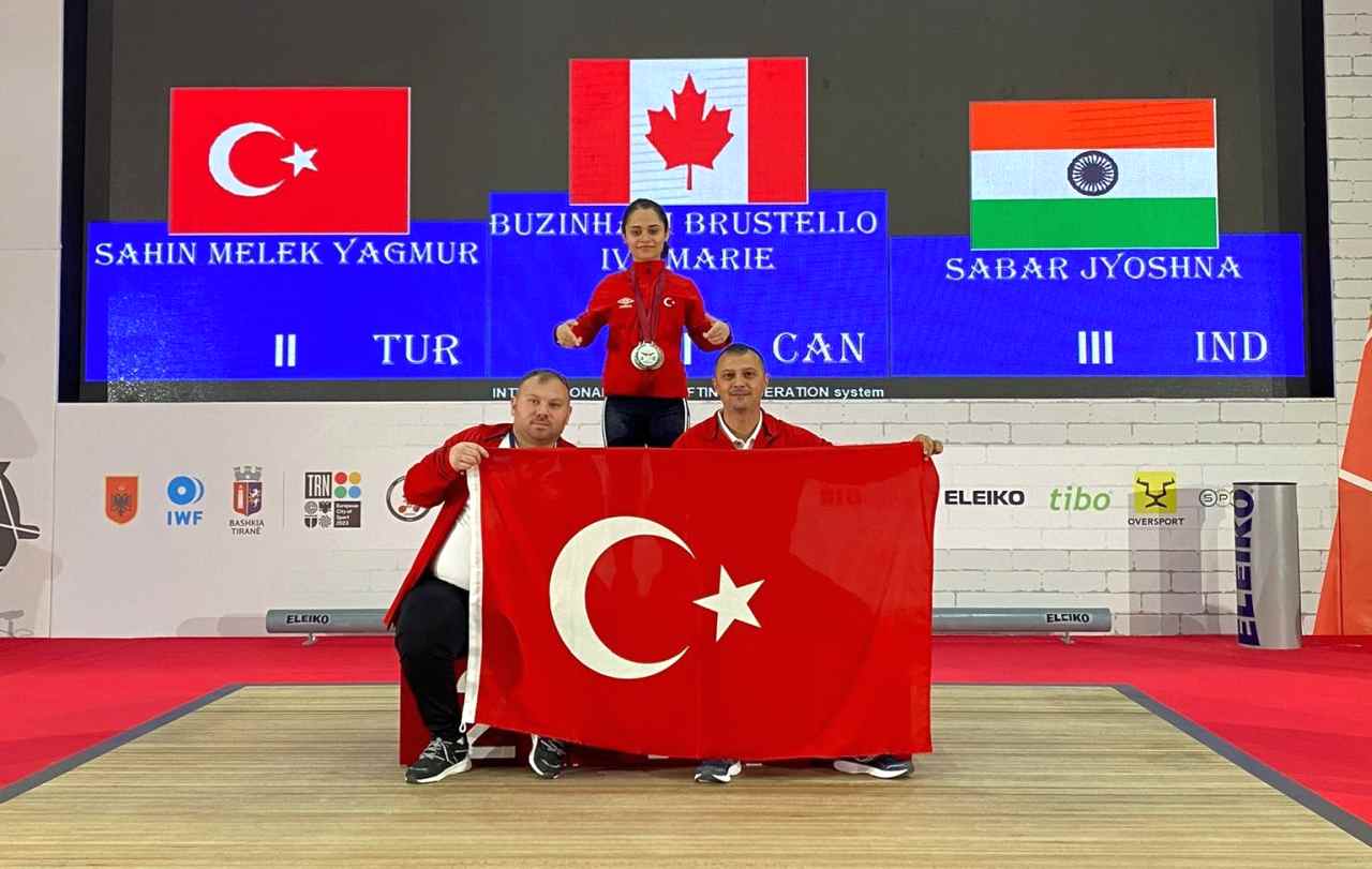<strong>Milli halterci Yağmur Melek Şahin, Yıldızlar Dünya Şampiyonası’nda 3 madalya kazandı</strong>