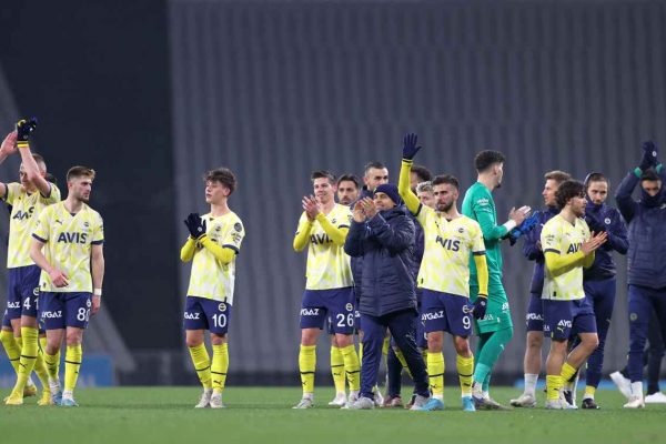<strong>Fenerbahçe, Fatih Karagümrük deplasmanını 2-1’le geçti</strong>