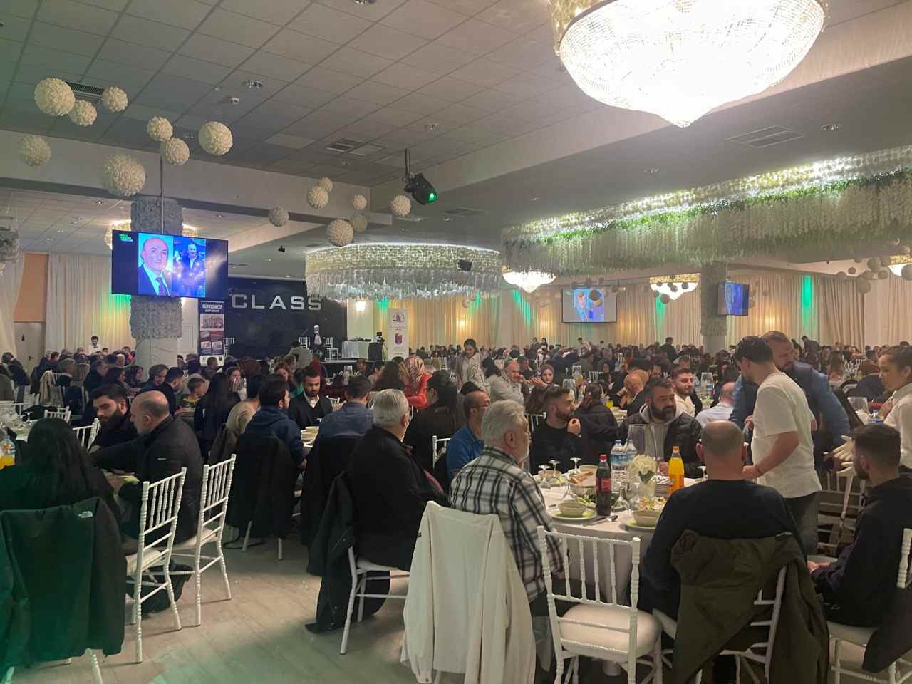 Hamburg Trabzonlular Derneği’nden ”Class” ile iftar yemeği