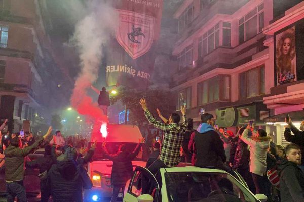 Samsunspor taraftarı, 11 yıl sonra Süper Lig’e dönmeyi kutladı