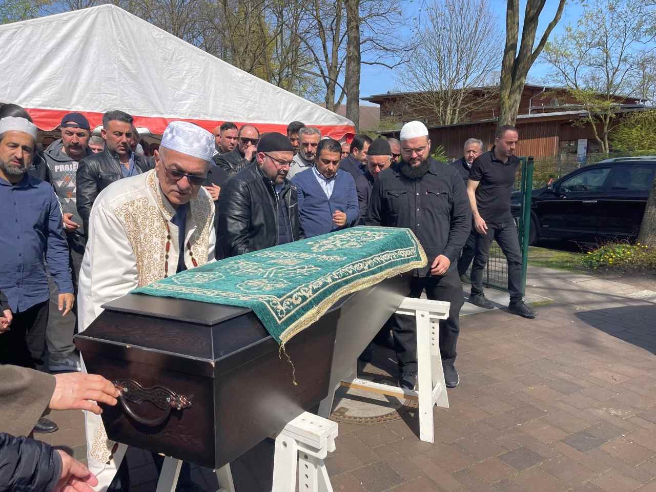 Kocamanoğlu’nun cenaze namazı Muradiye’de kılındı
