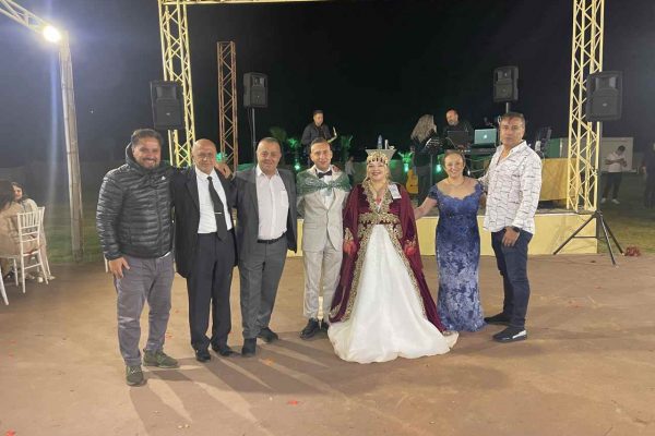 Pandemide ertelenen düğünü 3 yıl sonra yaptılar