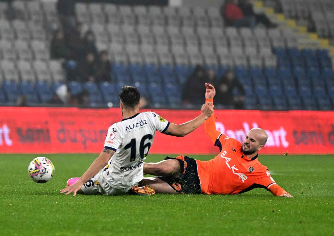 Medipol Başakşehir, 10 kişiyle Türkiye Kupası yarı final rövanşı öncesinde avantajı kaptı