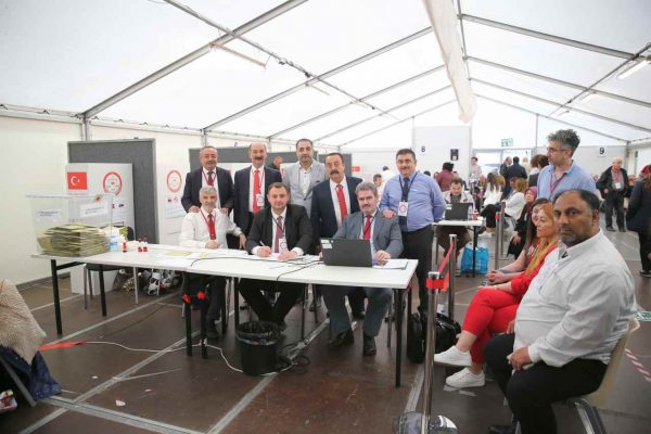 Türkei-Wahl endet im Ausland: Hohe Beteiligung in Deutschland