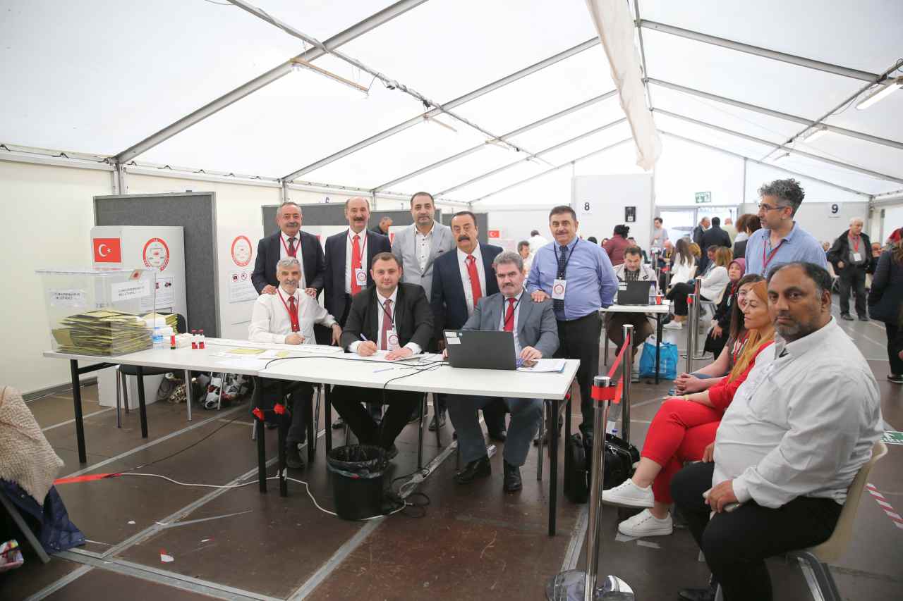 Türkei-Wahl endet im Ausland: Hohe Beteiligung in Deutschland
