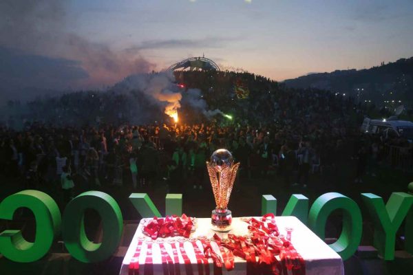 Spor Toto 1. Lig’e yükselen Kocaelispor, şampiyonluk kupasına kavuştu