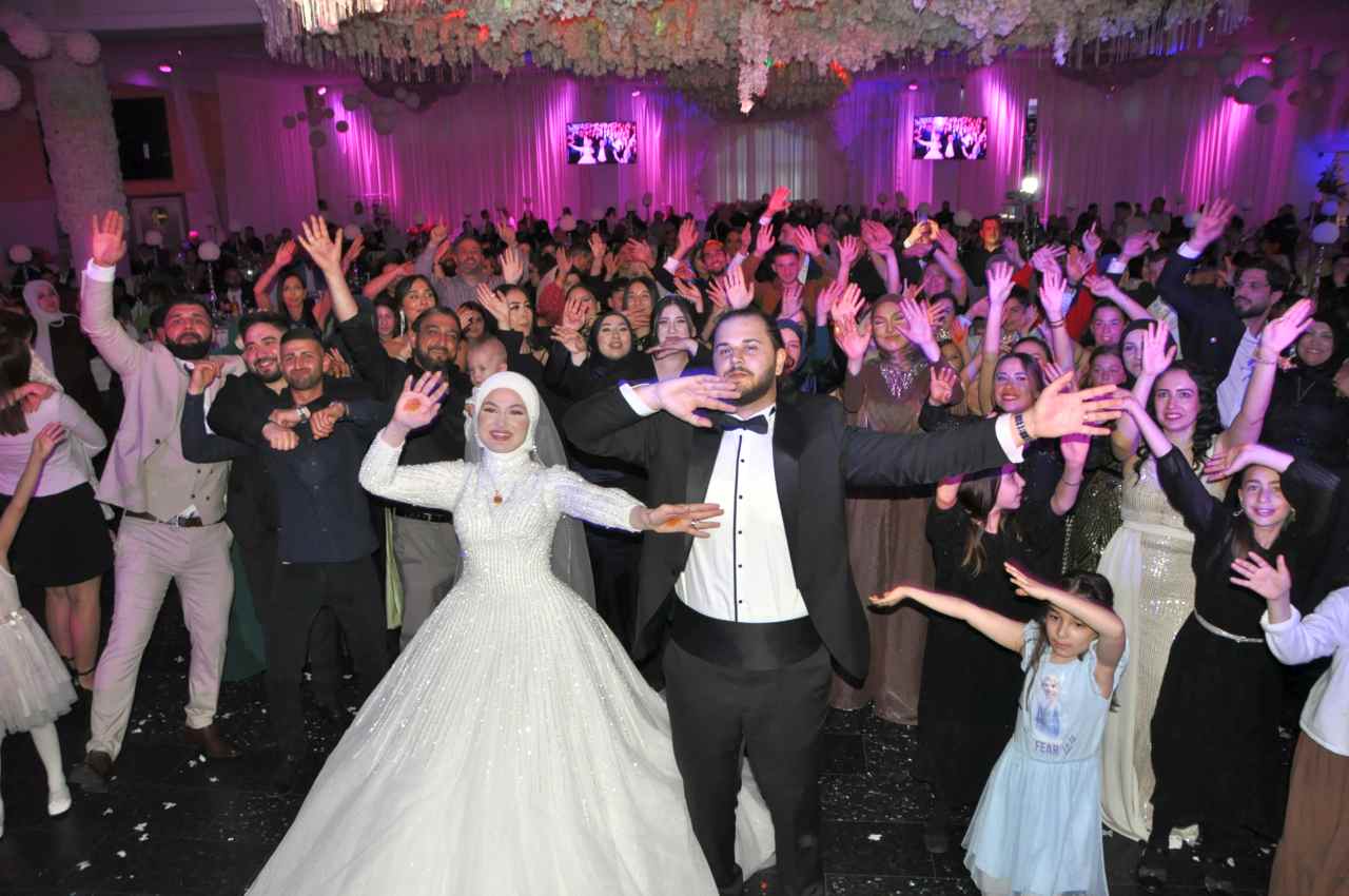 Betül ve Abdulkadir’e, Wilhelmsburg’da muhteşem düğün