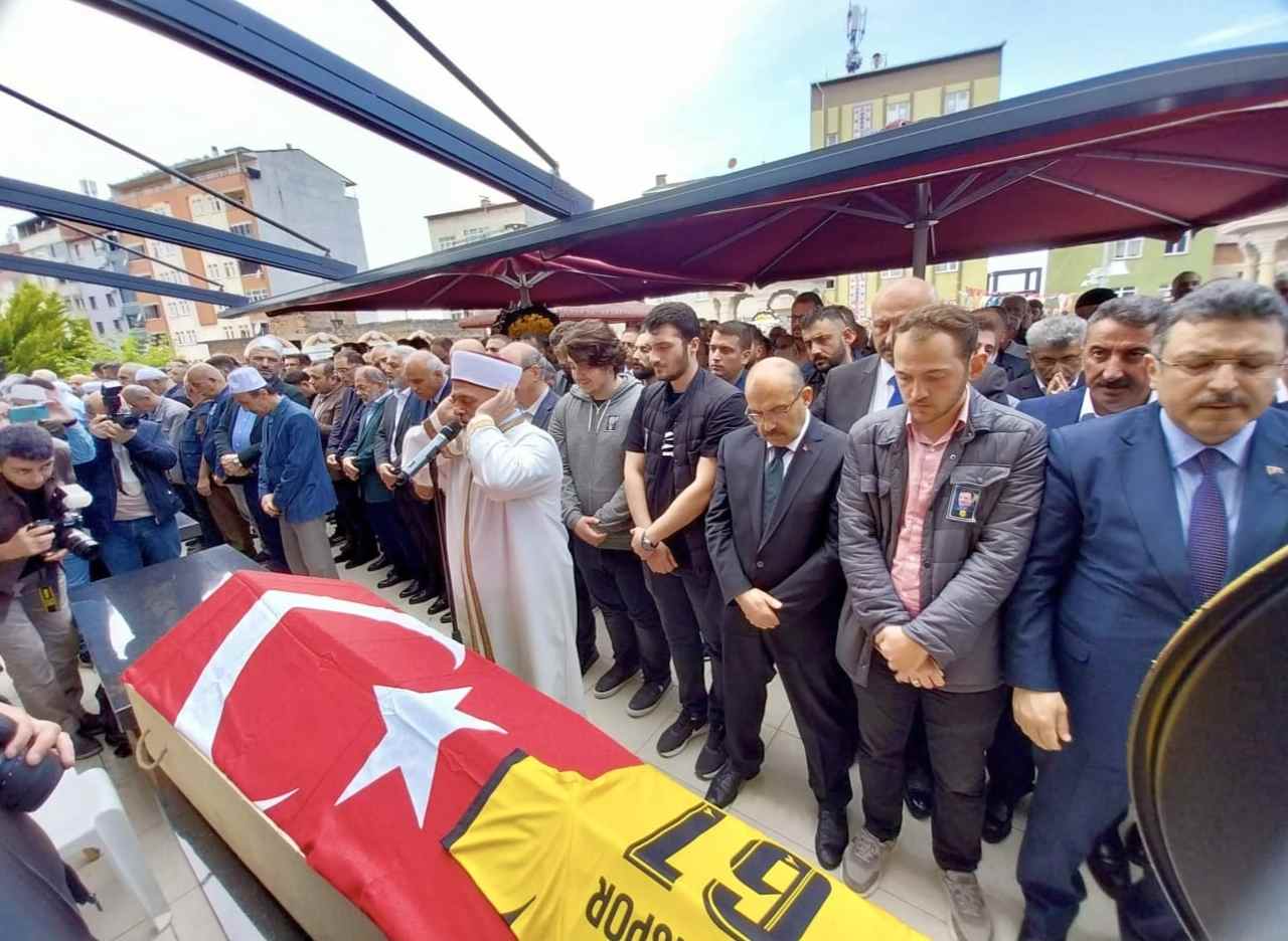 Eski TFF yöneticisi İbrahim Usta, son yolculuğuna uğurlandı