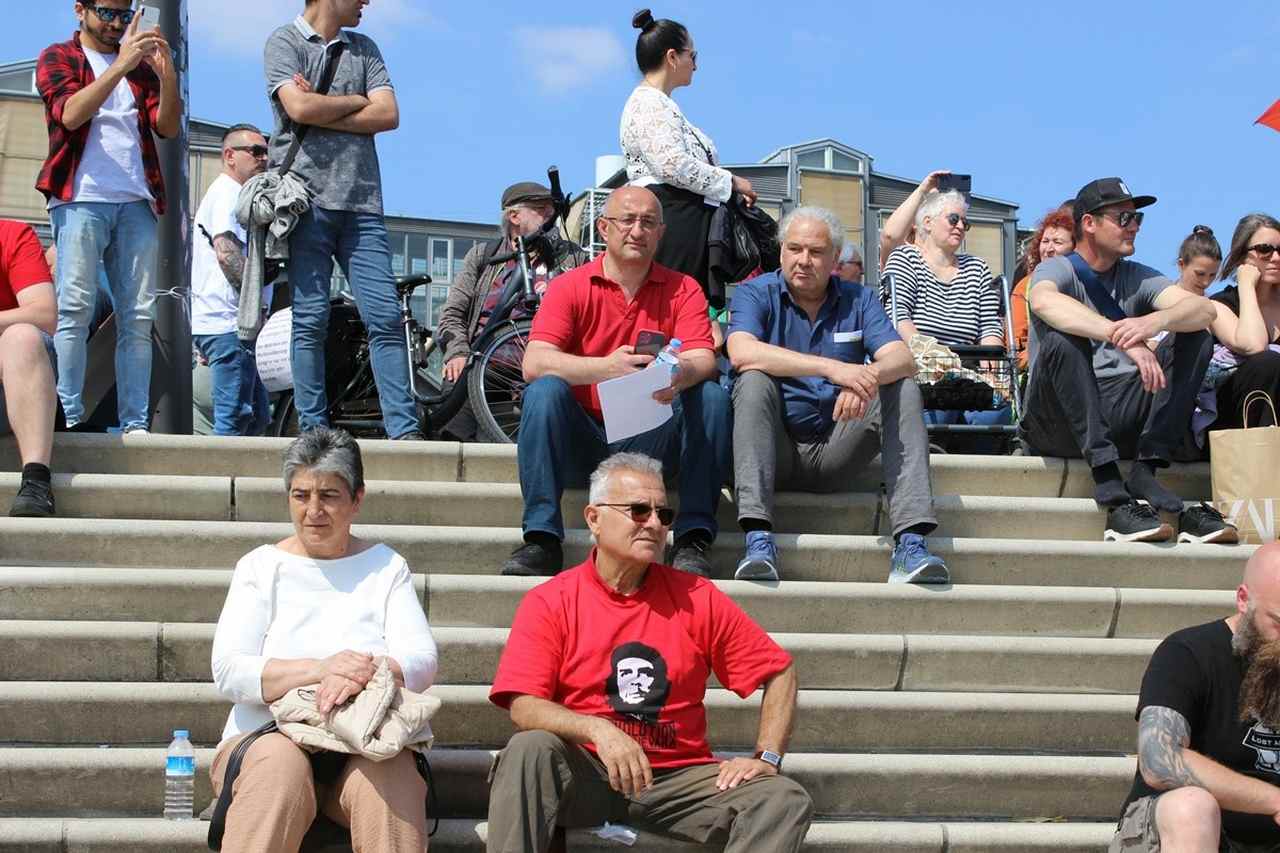 Hamburg Limanında düzenlenen mitinge büyük ilgi