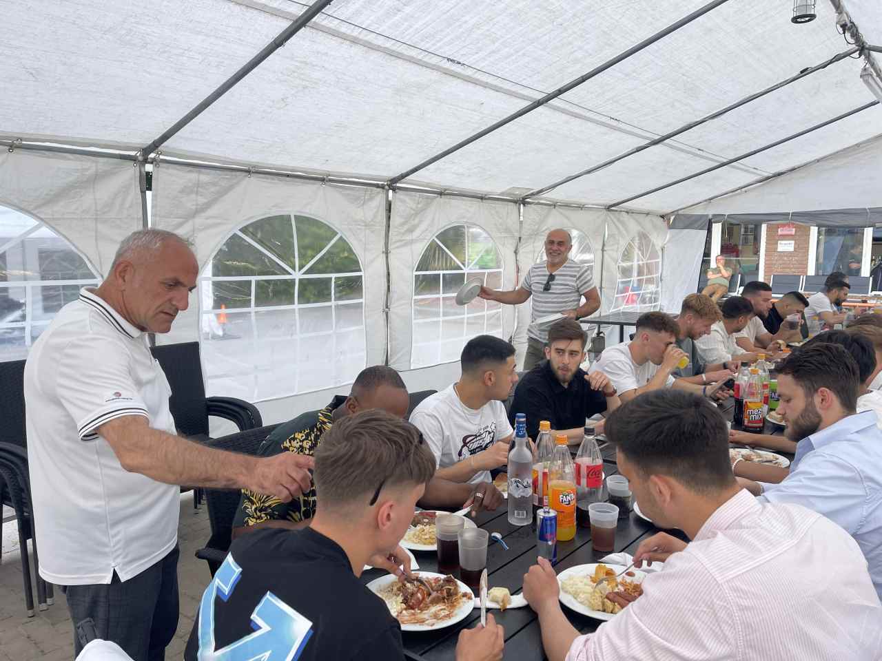 İnter Türkspor Kiel’den, futbolculara yemekli uğurlama