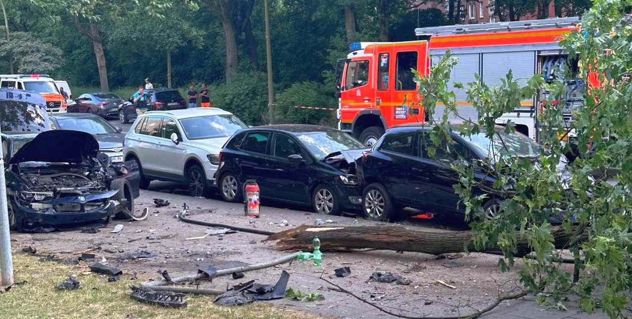 Wilhelmsburg’da dikkatsiz sürücü yıktı geçti!
