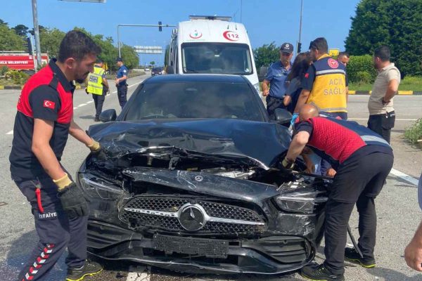 Galatasaraylı futbolcu Barış Alper Yılmaz, Giresun’da trafik kazası geçirdi