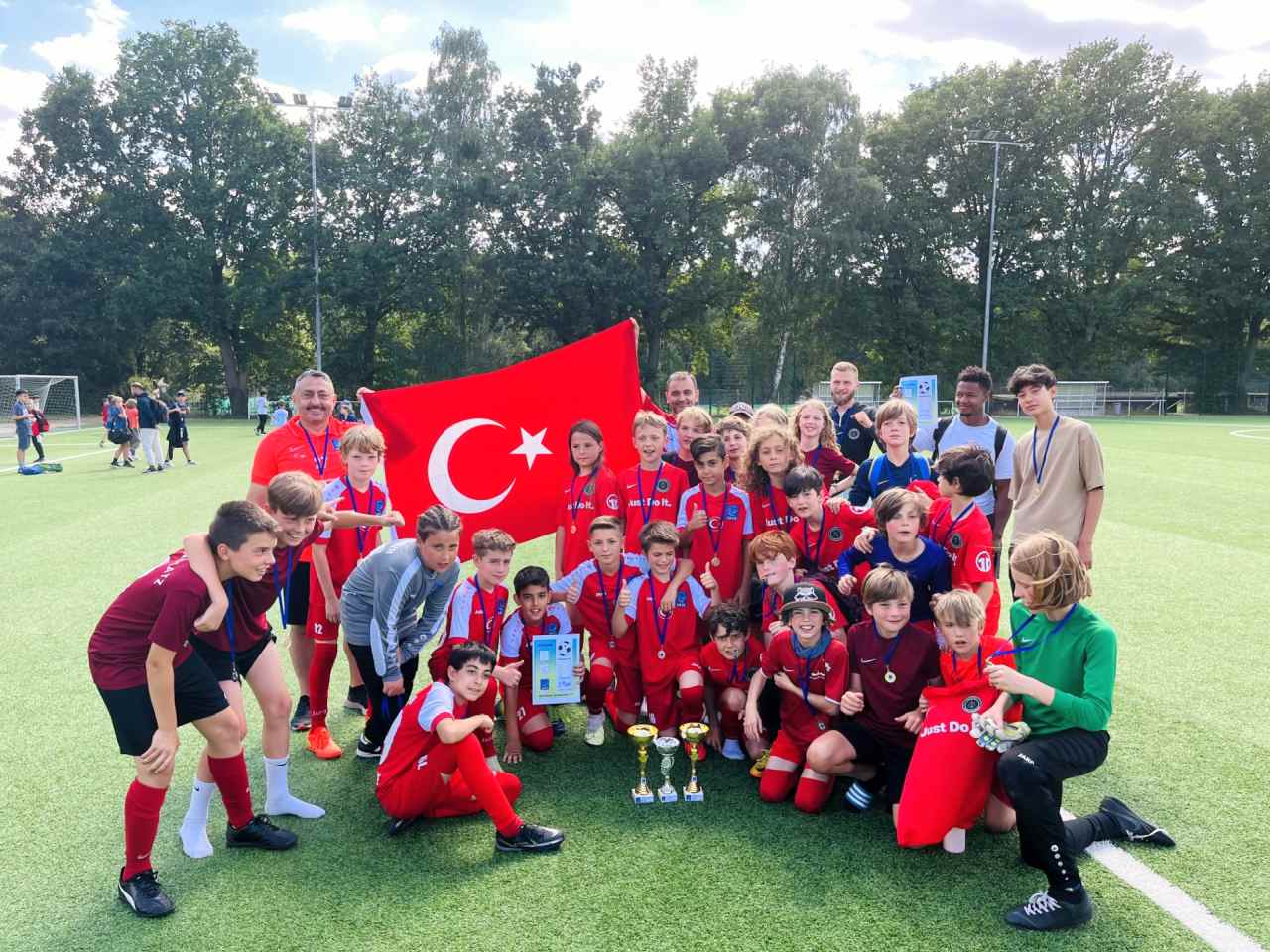 Aziz Nesin Futbol Takımı Avrupa Şampiyonası”nda ikinci oldu