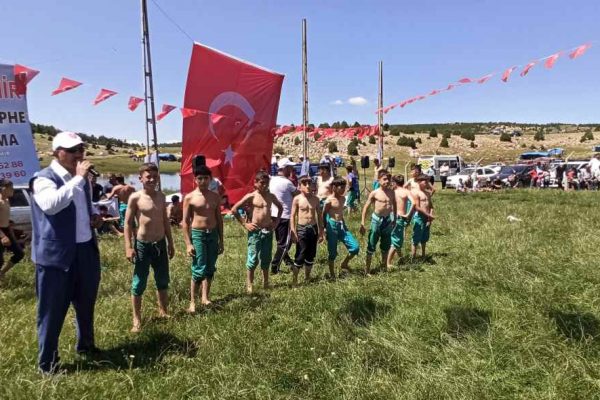 Tokat’ta Geleneksel Çıkrık Köyü 6. Karakucak Güreşleri düzenlendi